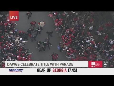 Kirby Smart pumps up Georgia football fans during national championship parade