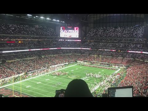 Georgia fans do the 4th quarter light up at national championship