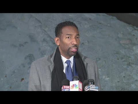 Atlanta Mayor Andre Dickens faces first winter weather storm in new role