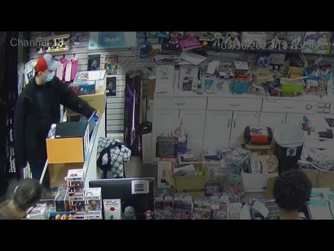 Cameras catch thieves steal rare items from Kennesaw store