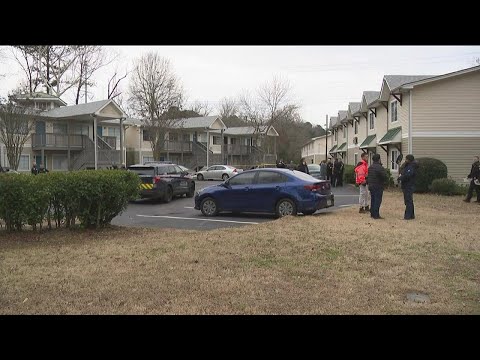 Police investigating after shooting at southwest Atlanta apartment complex