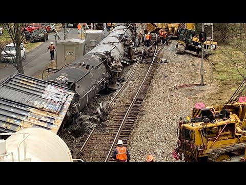 Officials: Train derails in Bartow County