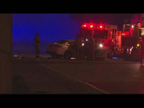 2 people hurt in single-vehicle crash on Buford Highway