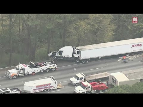 5 taken to hospital after wreck on I-285, fire officials say