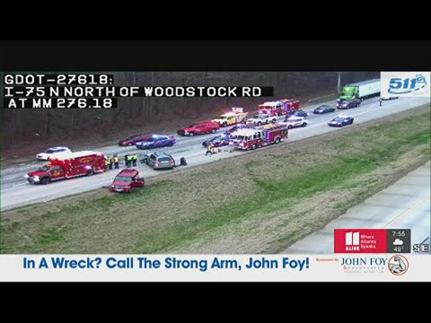 Crash blocks I-75 in Acworth