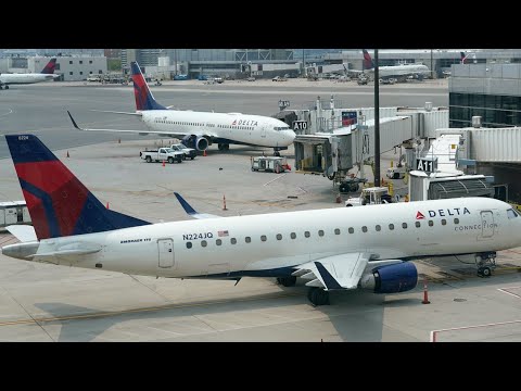 Delta to start paying flight attendants during boarding