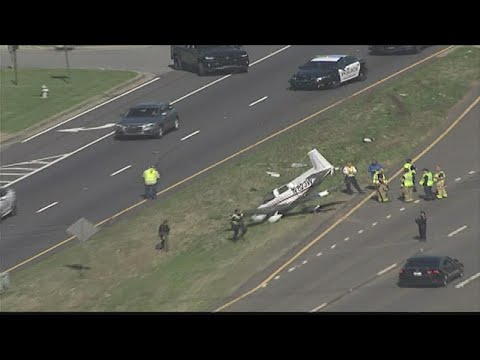 Small plane crashes on Cobb Parkway