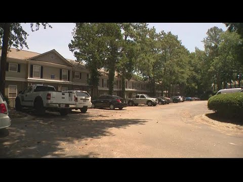 Roswell apartment complex has no AC, residents say