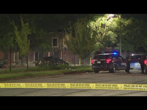 5 men shot near southeast Atlanta apartment complex