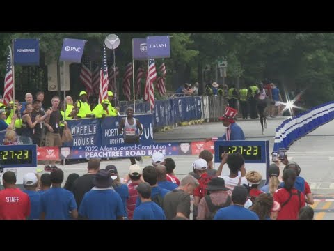 Men's elite runners cross finish line | 2022 Peachtree Road Race