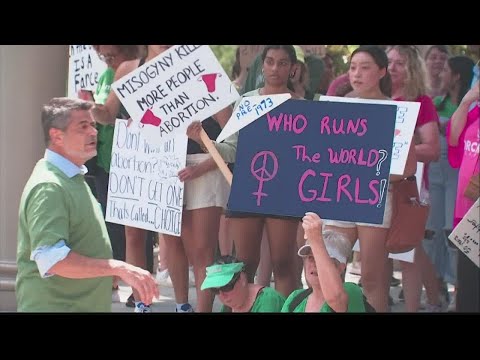 Student-led rally protests Georgia heartbeat law, Roe v. Wade reversal in Alpharetta