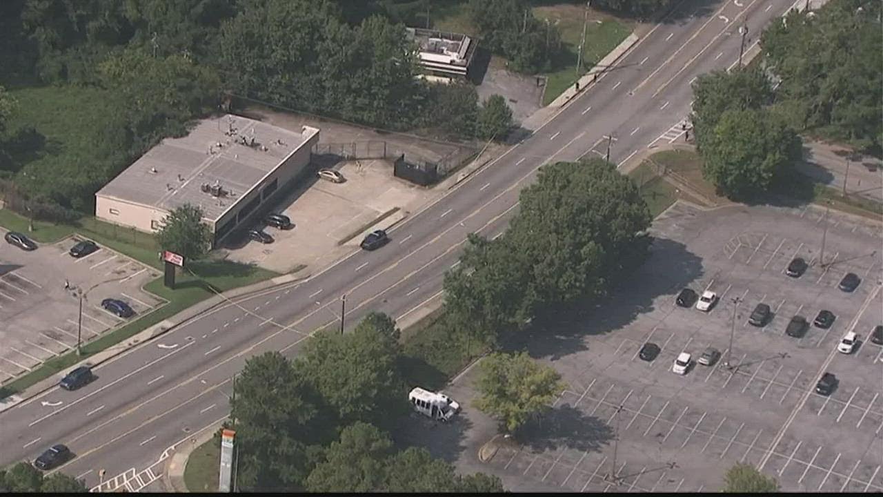 1 person shot in southwest Atlanta, police searching for suspect