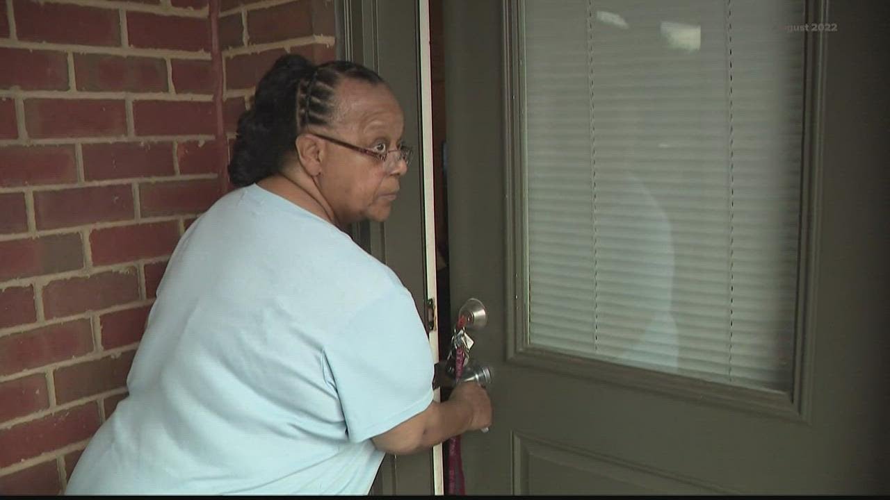 Apartment complex with keys that could open neighbor's doors begins fixing issues