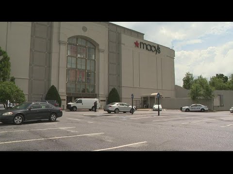 Police: Suspect shot in intersection after stabbing Mall of Georgia employee