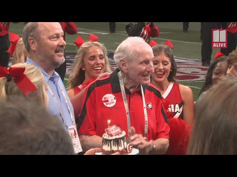 Former Georgia coach Vince Dooley celebrates 90th birthday
