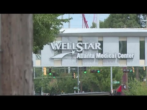 Nurse working with Atlanta Medical Center employees to help them with next steps