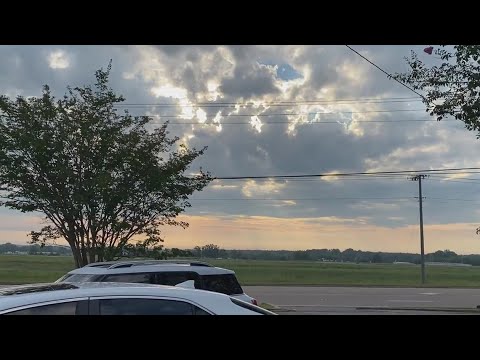 Pilot of small plane circling Tupelo, Mississippi after threat to crash into Walmart