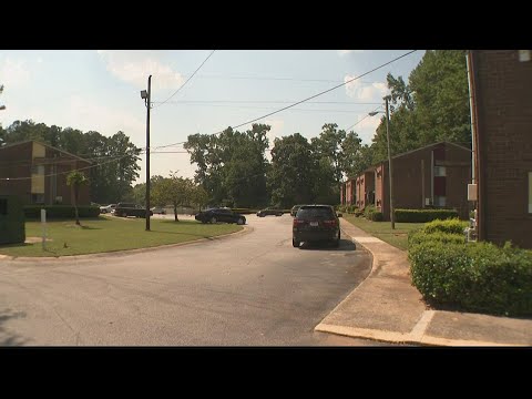 1 dead, 1 in custody after barricaded gunman incident at Clayton County apartment