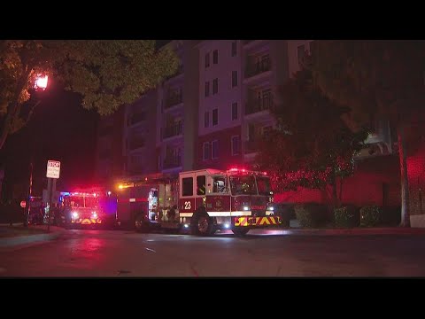 Search for suspect in deadly triple shooting at Atlanta apartments