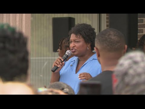 Stacey Abrams holds kickoff event for canvassing with volunteers