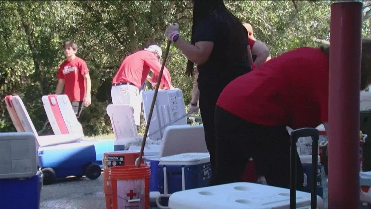 Falcons, Buccaneers players build Red Cross comfort kits for those impacted by Hurricane Ian