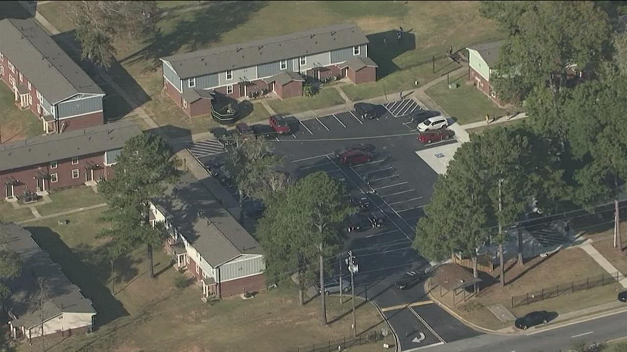 Clayton County Police: 2 dead at Jonesboro townhome complex