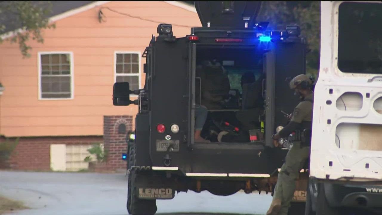 2 children rescued, man taken into custody in Clayton County SWAT standoff, police say