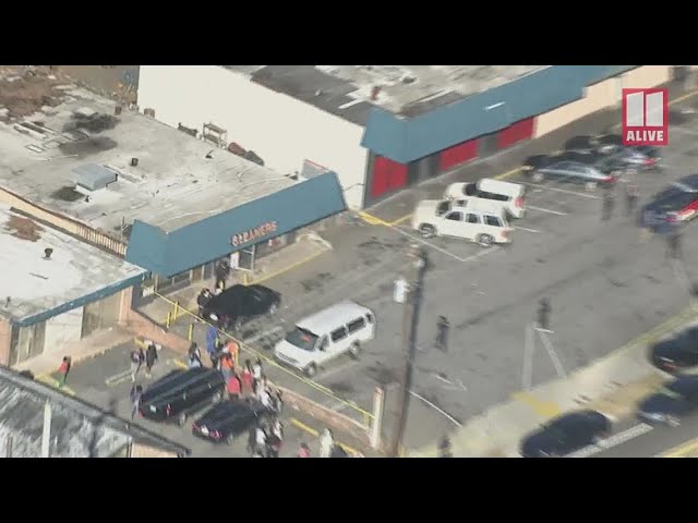 Deadly shooting outside northwest Atlanta shopping plaza
