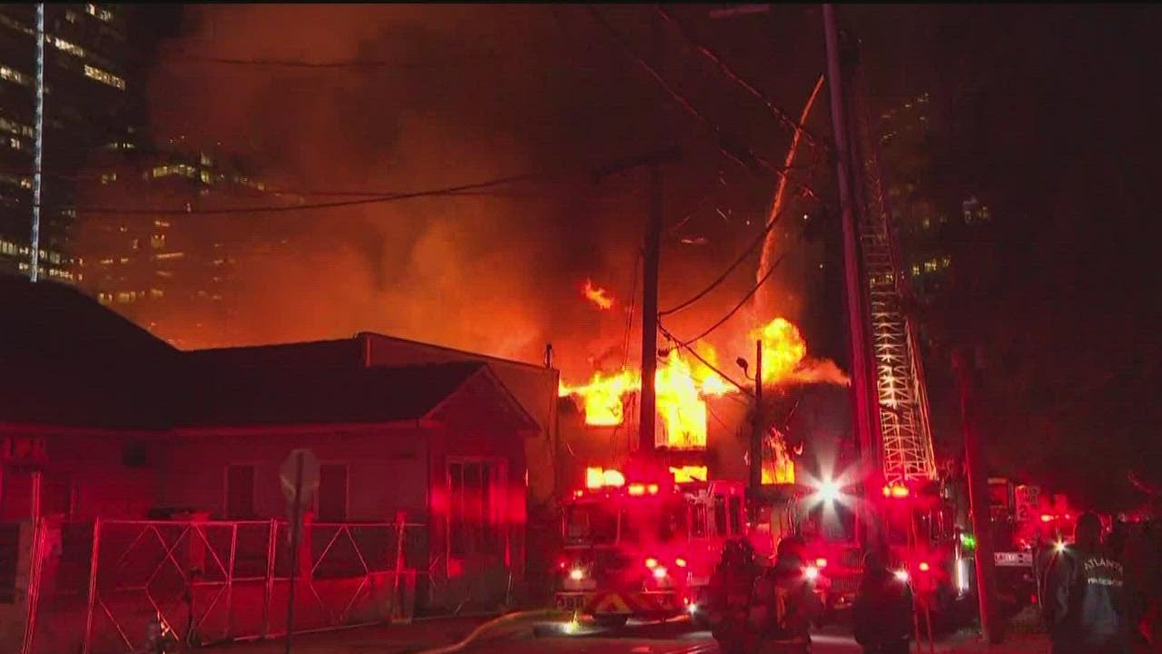 Large fire sparks at vacant building in Midtown Atlanta