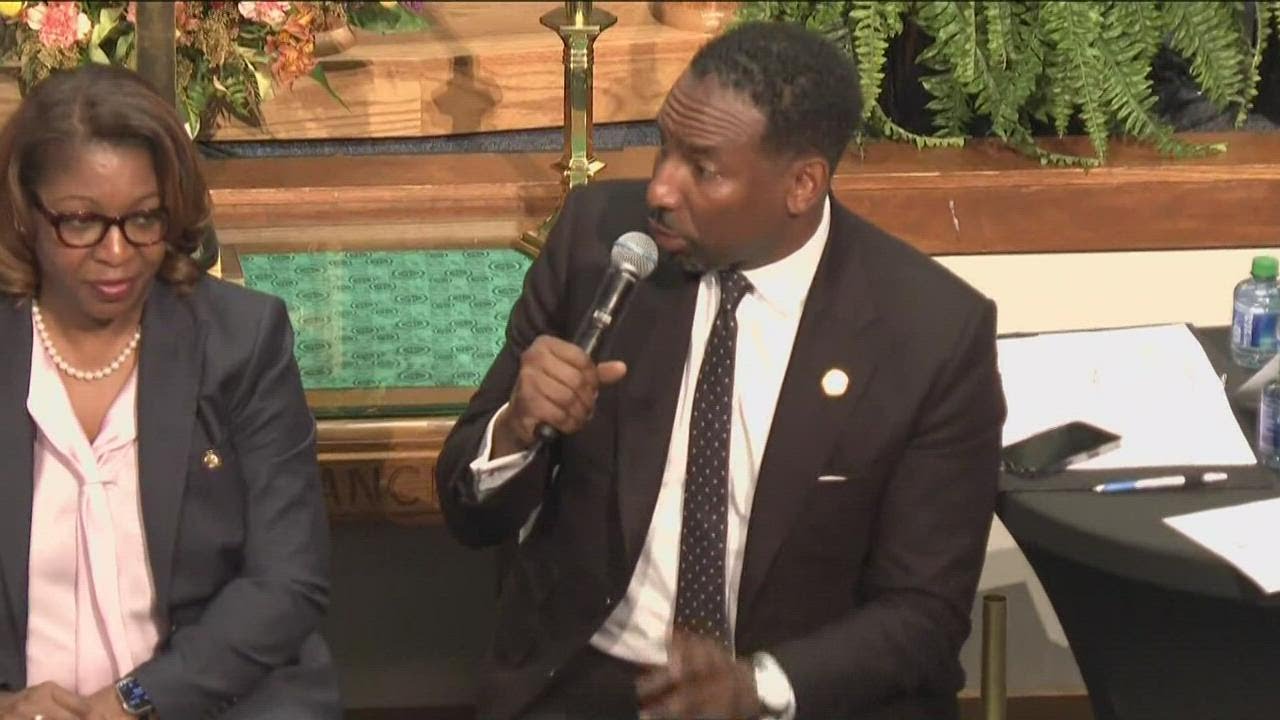 Atlanta residents ask mayor tough questions in first of series of town hall meetings