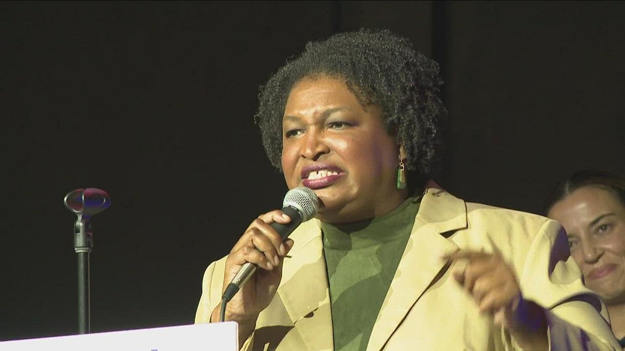 Stacey Abrams campaigns in Douglasville one day before final debate with Gov. Brian Kemp