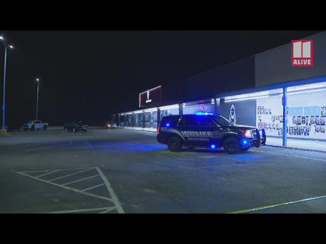 Scene of shooting outside DeKalb County lounge | Raw video