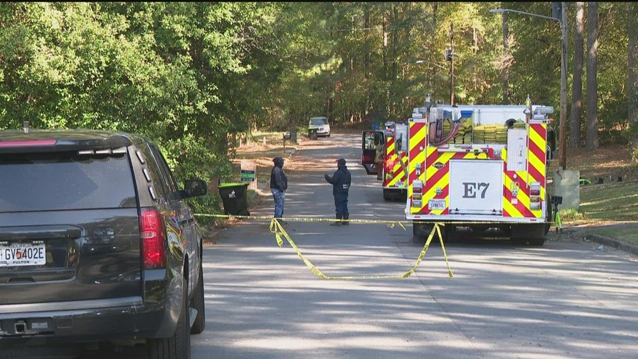 Massive South Fulton house fire kills 2, search on for 2 more | What we know