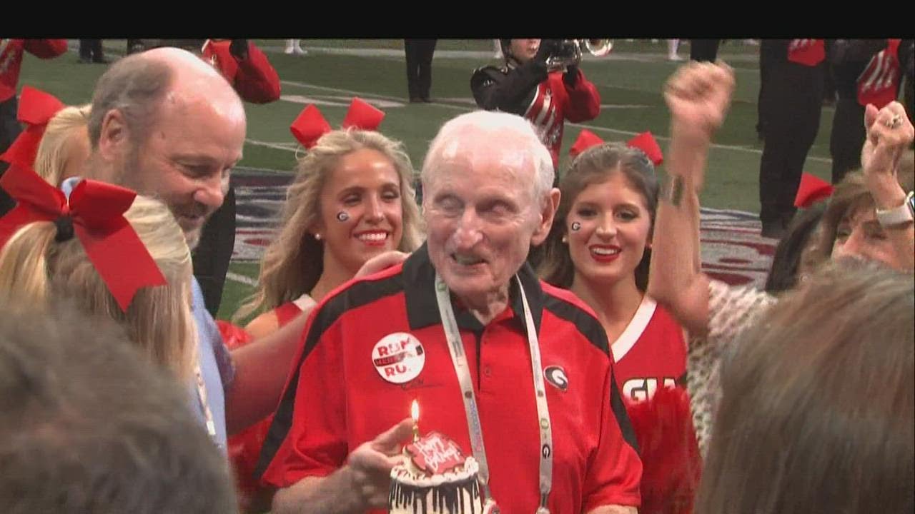 Vince Dooley, legendary, 'winningest' UGA football coach, dies at 90