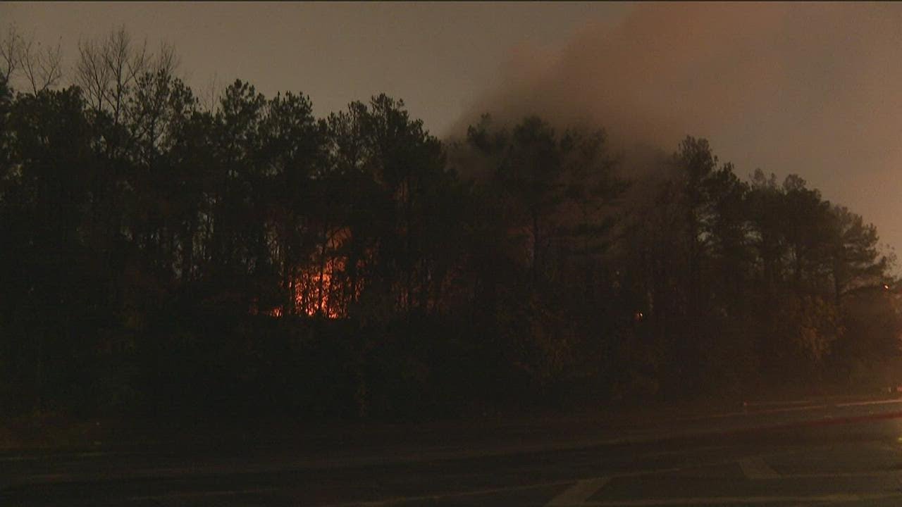 Homeless encampment fire breaks out at Lenox Road overnight