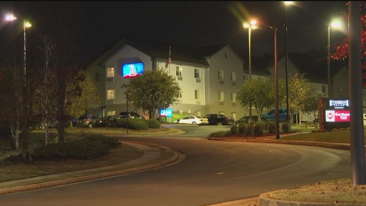 Man shot, killed in parking lot of extended stay hotel hotel, Gwinnett Police say