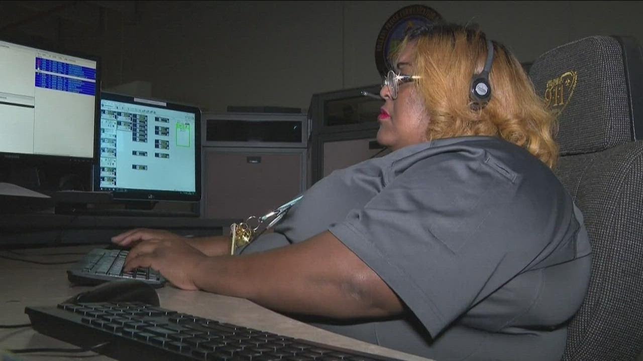 Mom working at 911 call center saves her own daughter