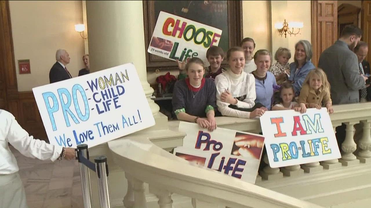 Pro-life, pro-choice advocates react to reinstated abortion ban