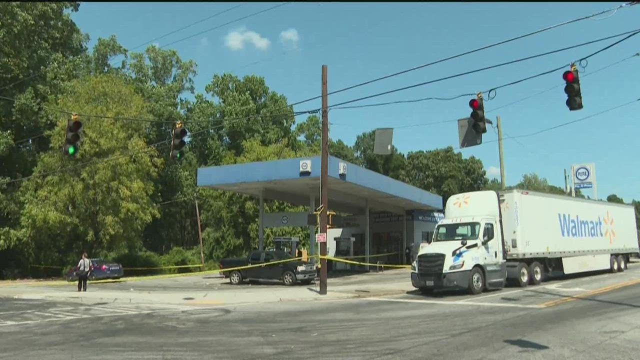 Deadly shooting on Jonesboro Road near Pure gas station in Atlanta, police say