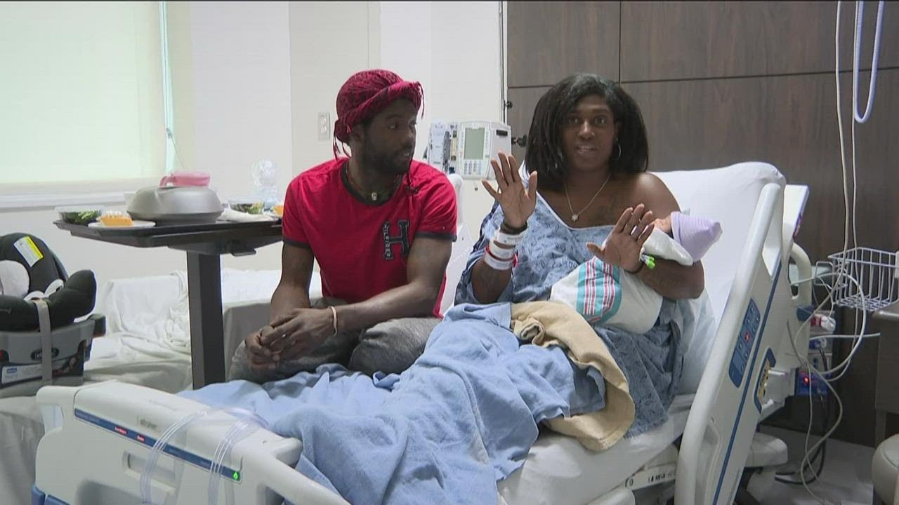 'I told my crew, we're having a baby today' | Employees, fiancé help deliver baby girl in McDonald's