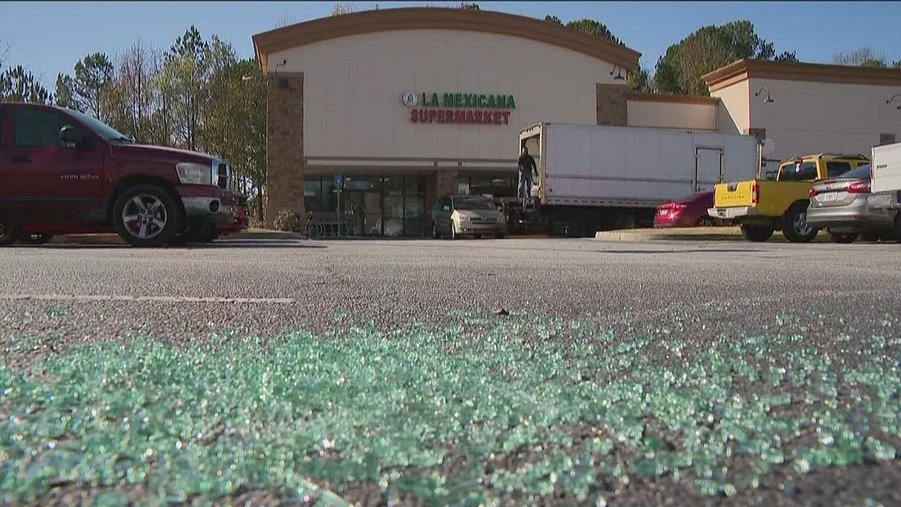Shooting at Gwinnett shopping plaza leaves teen dead, another in hospital, police say