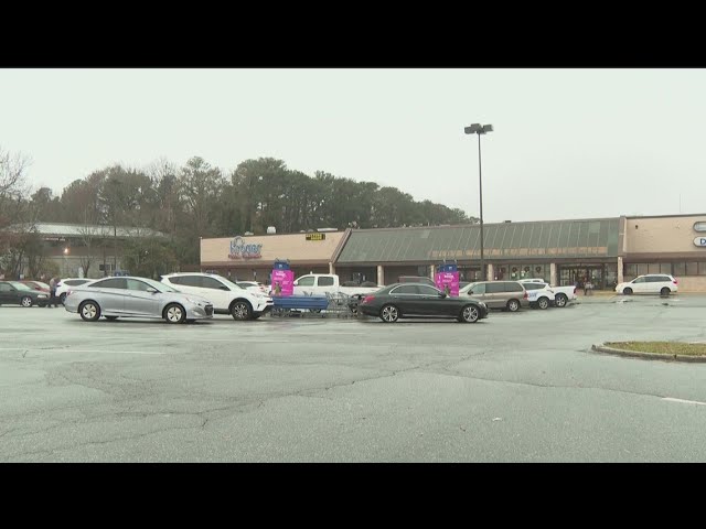 Woman jumps out of car to escape kidnapper at Marietta Kroger, suspect arrested, police say