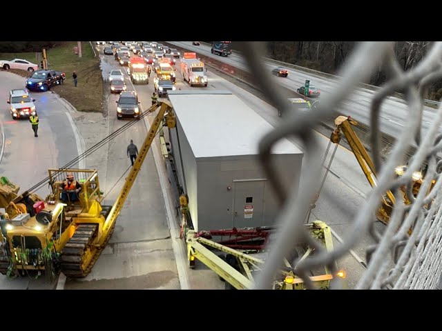 Detached tractor-trailer shuts down all lanes on I-285 in Fulton County