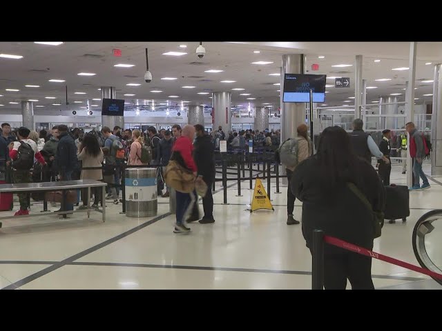 Holiday travel ramps up, lines building at Atlanta Airport