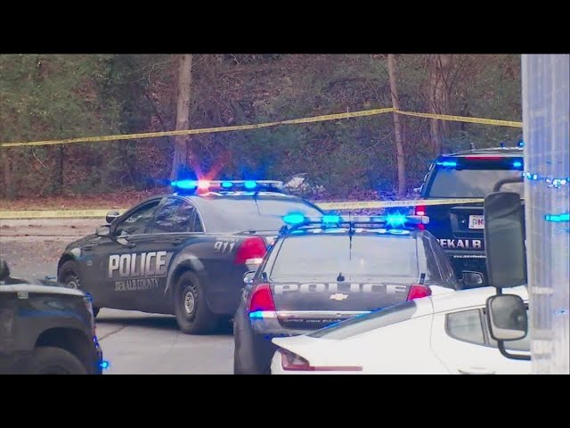 Man shot sitting in car, DeKalb County police say