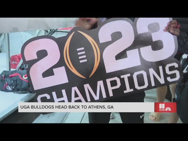 Re-watch | Bulldogs greeted by fans as they arrive in Athens after winning national title