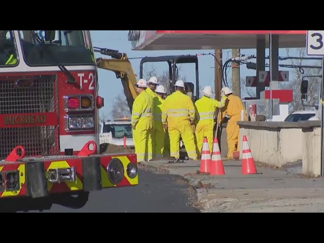 Crews work gas leak on Cheshire Bridge