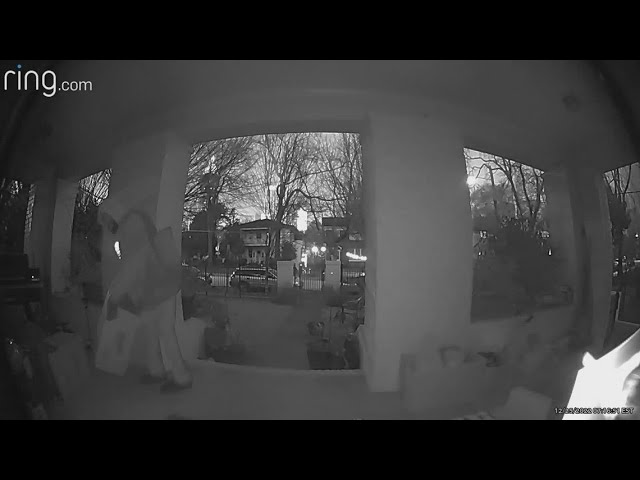 Fake delivery driver steals packages off porches | Doorbell cam video