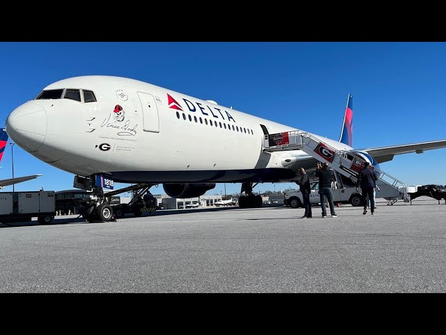 Georgia Bulldogs touch down in California for National Championship