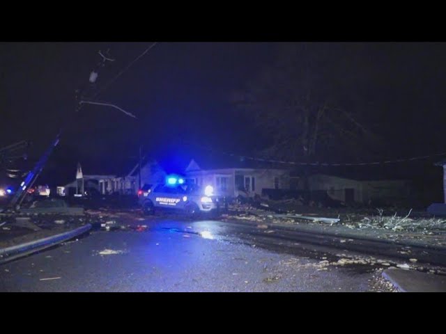 Hundreds without power day after tornadoes tore through Georgia